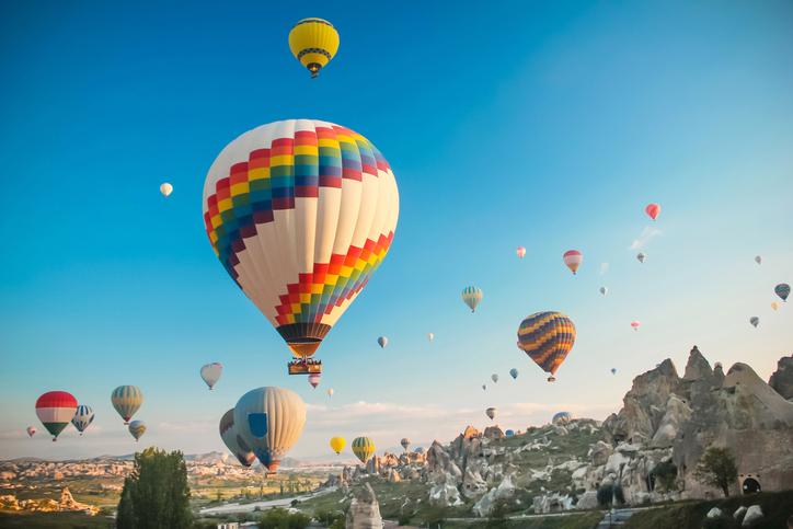 An event where lots of people fly in hot air balloons | Motif