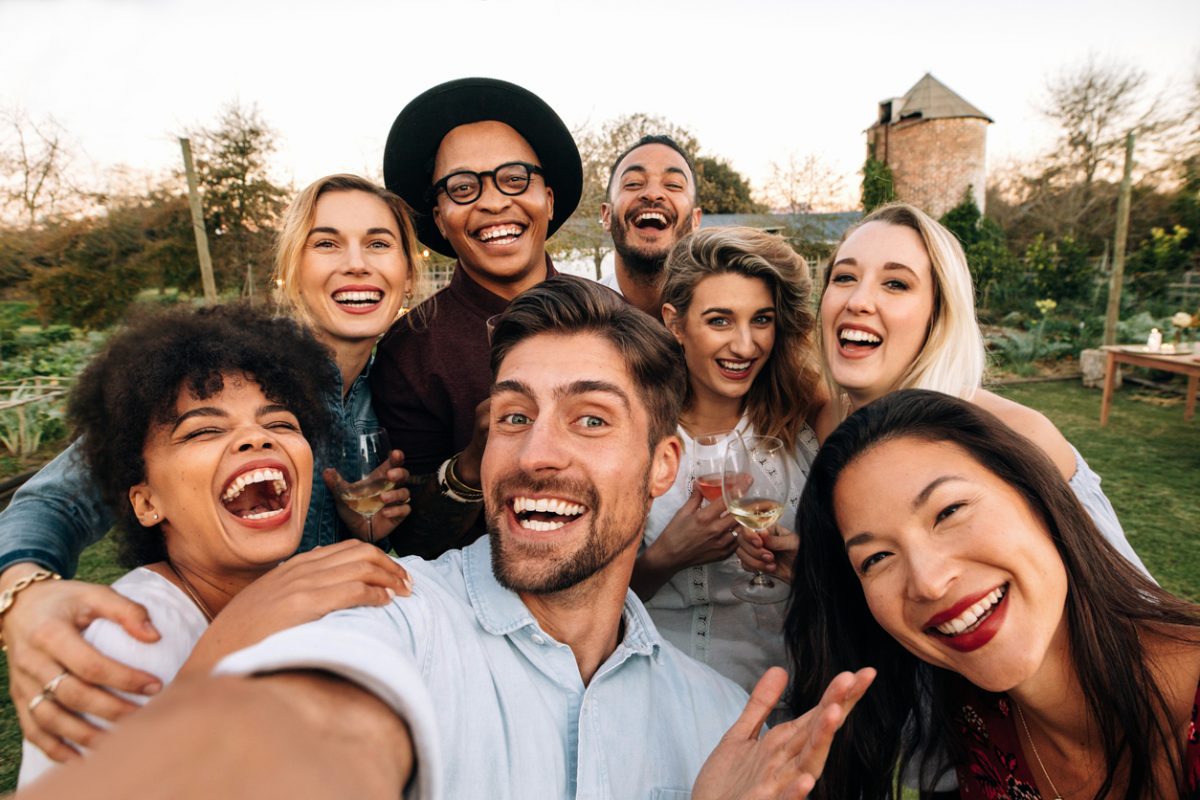 Friends making a selfie together at party | Motif