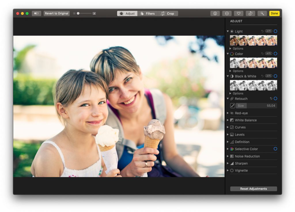 Editing a picture of a mother and daughter eating ice cream | Motif