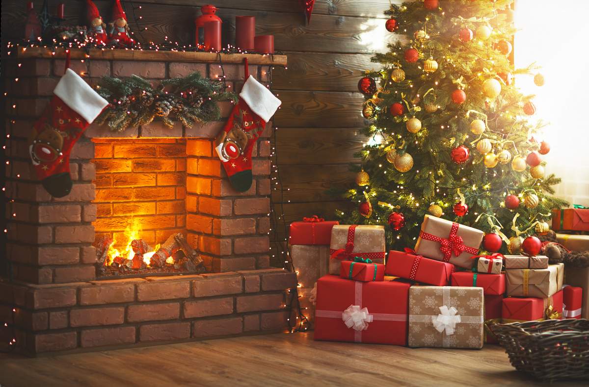 Christmas photography starts with a decorated tree, lots of presents & a roaring fireplace.
